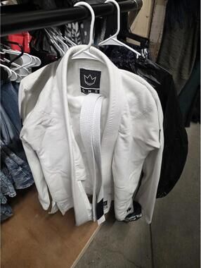 Jiu Jitsu Gi - A1L top, 40 bottom, white belt
